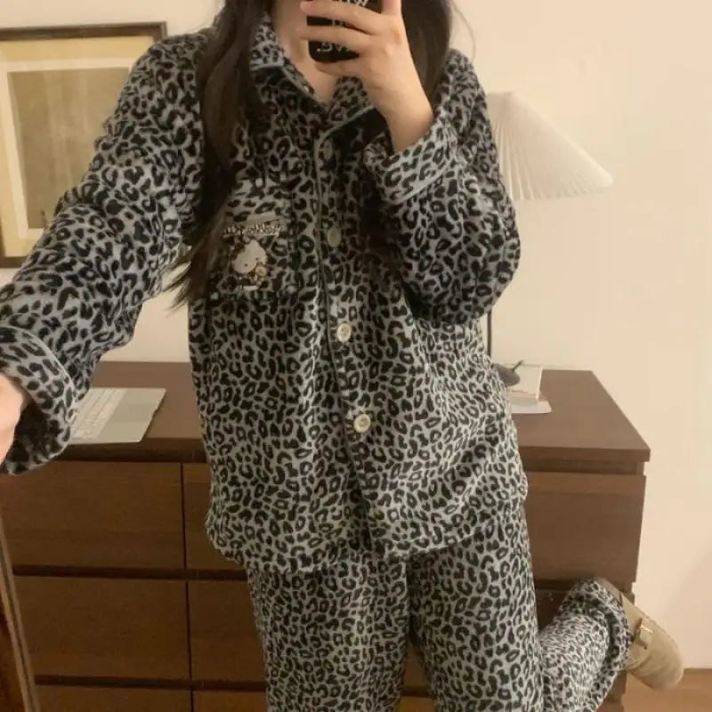 Hot Kawaii Hello Kitty Leopard Print Pajamas and Pajamas Girls Long-Sleeved Tops Coral Velvet Sexy Cardigan Casual Home Wear Set