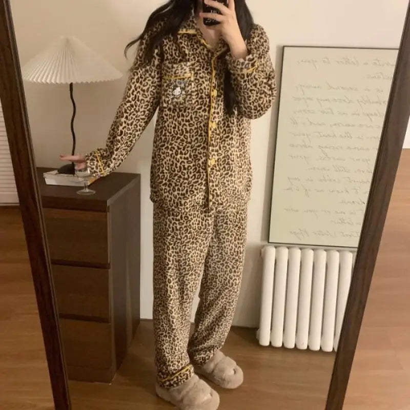 Hot Kawaii Hello Kitty Leopard Print Pajamas and Pajamas Girls Long-Sleeved Tops Coral Velvet Sexy Cardigan Casual Home Wear Set